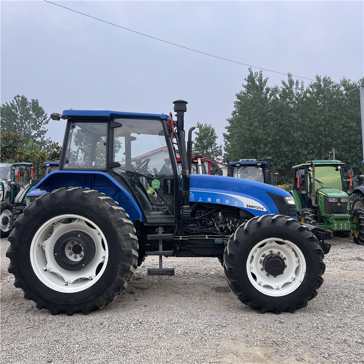 135hp usó New Holland 1354 Tractor 4WD